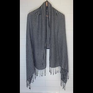 Black & White Houndstooth Fringe Scarf / Wrap